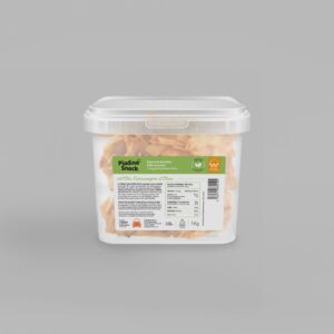 Confezione di Piadina Snack con olio extravergine di oliva in formato da 1 kg. Il contenitore trasparente mostra il prodotto, mentre l'etichetta evidenzia che si tratta di bastoncini di piadina fritta croccante, con ingredienti di qualità e senza conservanti. Il prodotto è anche certificato come vegan-friendly.