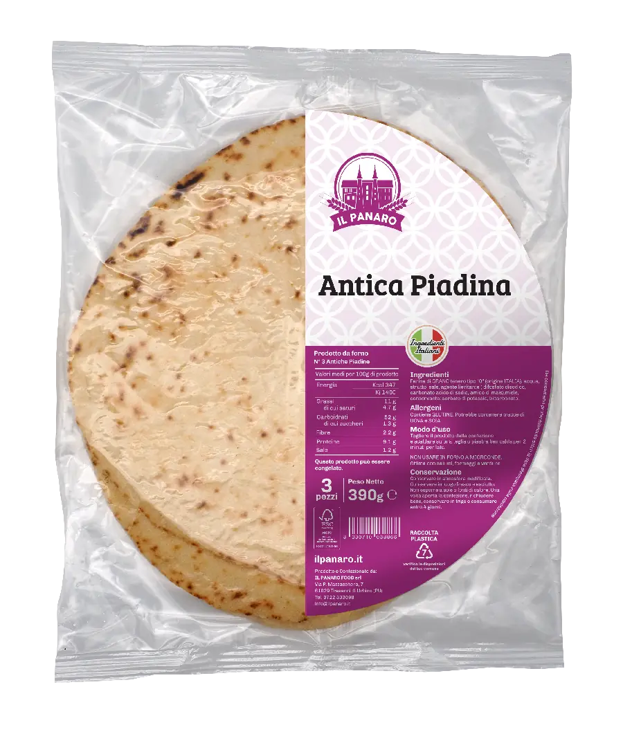 Confezione di Antica Piadina, con 3 pezzi da 390g. L'etichetta evidenzia che il prodotto è fatto con ingredienti italiani e fornisce informazioni nutrizionali come energia, grassi e carboidrati. La piadina viene descritta come 'Antica Piadina' con il marchio 'Il Panaro'.