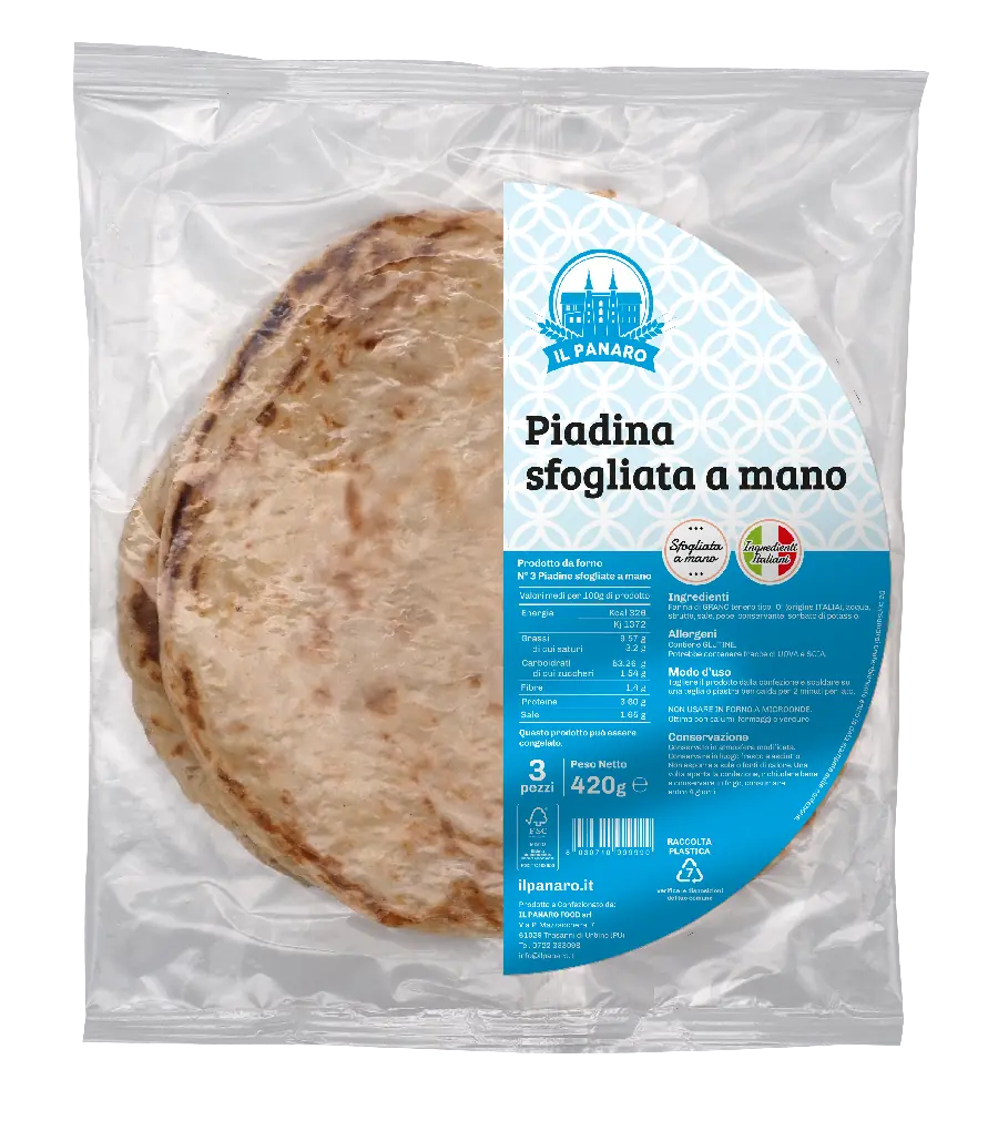 Confezione di Piadina sfogliata a mano, contenente 3 pezzi da 420g, con etichetta che mostra ingredienti, valori nutrizionali e la dicitura 'Prodotto da forno'. La piadina è descritta come 'sfogliata a mano', richiamando la tradizione italiana.